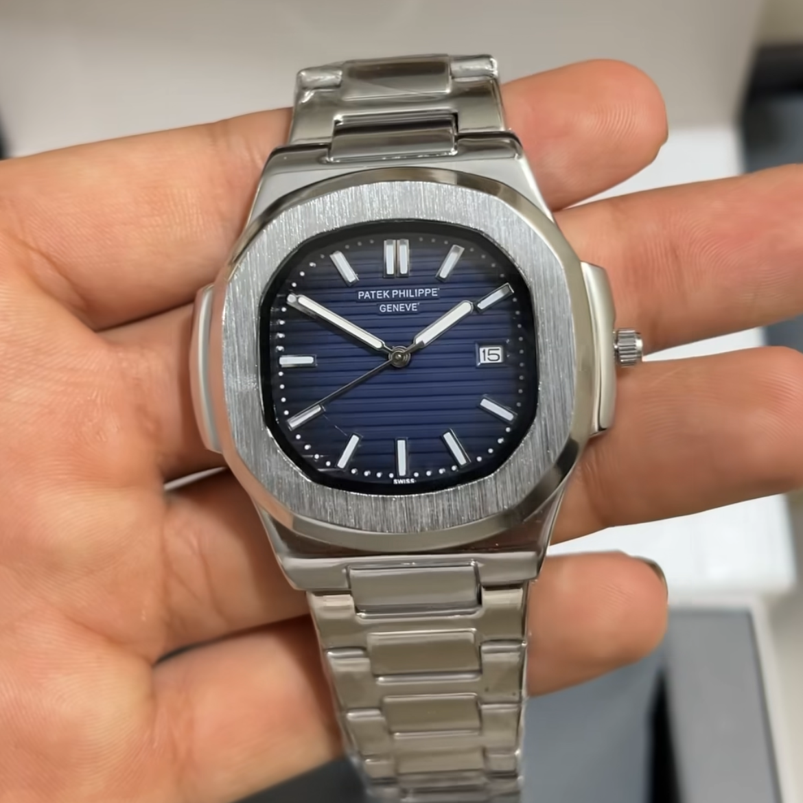 Patek  Phillipe - Nautilus